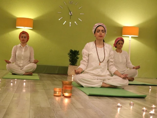 عوامل موثر بر افزایش یا کاهش هزینه راه اندازی باشگاه یوگا.