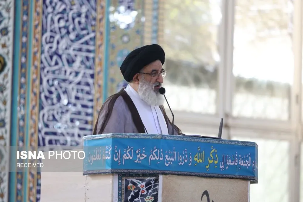 امامجمعه کرج: نباید به دشمن پیام ضعف داد امامجمعه کرج: نباید به دشمن پیام ضعف داد